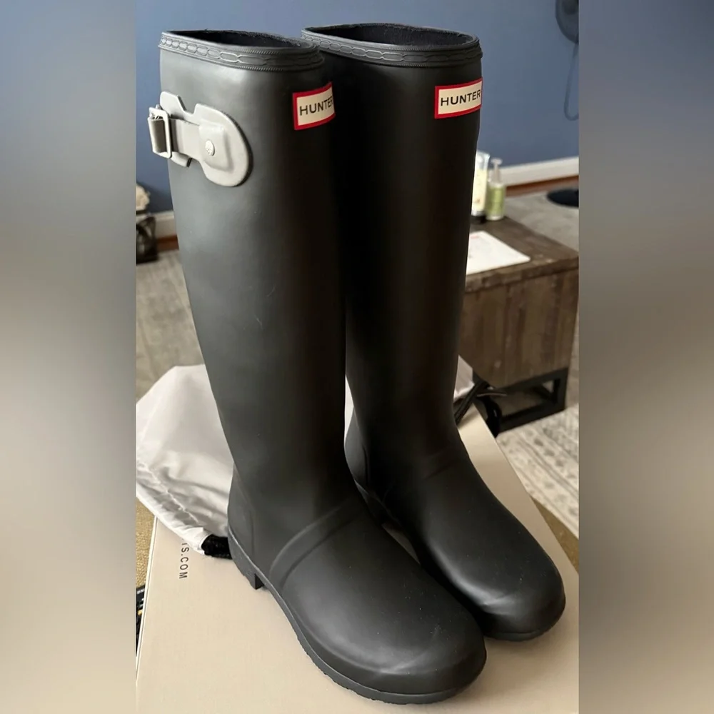 Hunter sleek black
